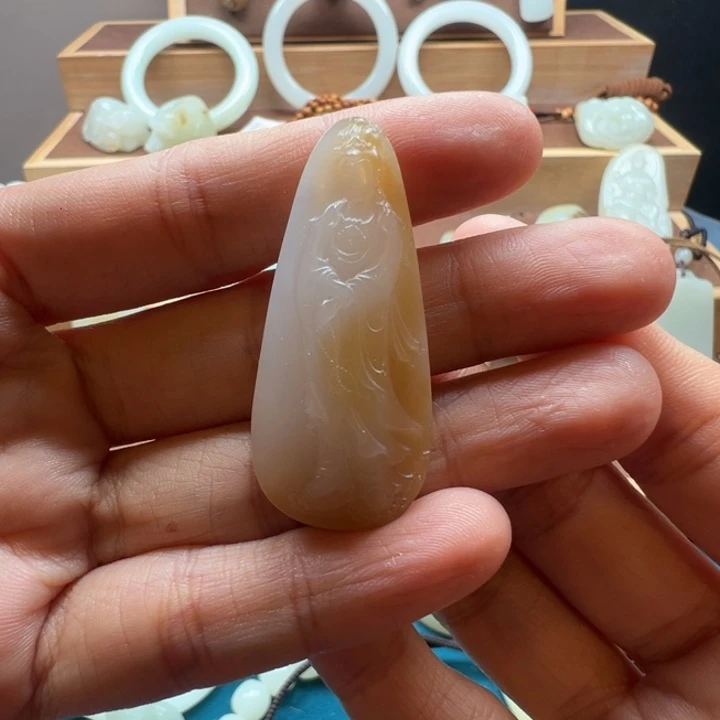 和田玉未镶嵌颈饰观音