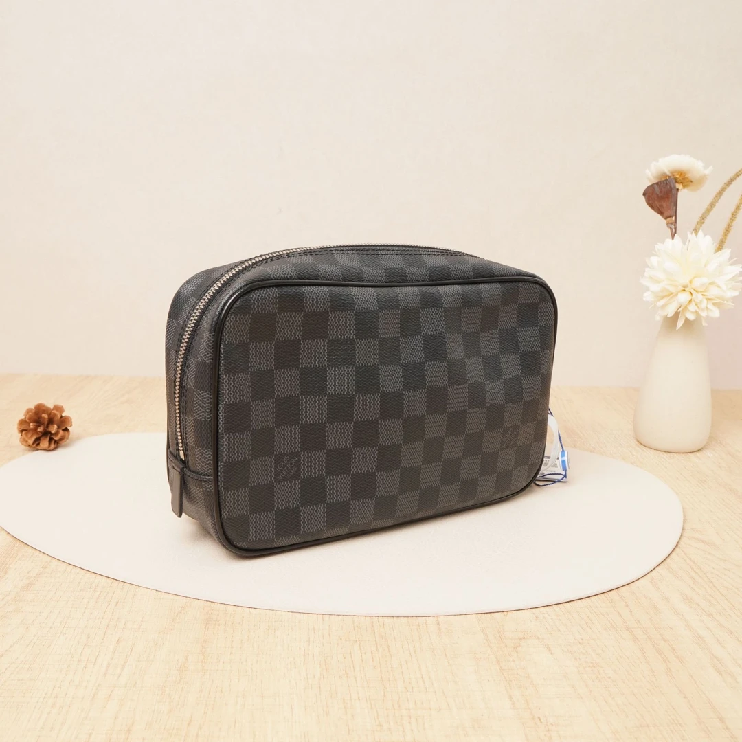 95新 LouisVuitton/路易威登 手拿洗漱包大号蓝黑格DS025799