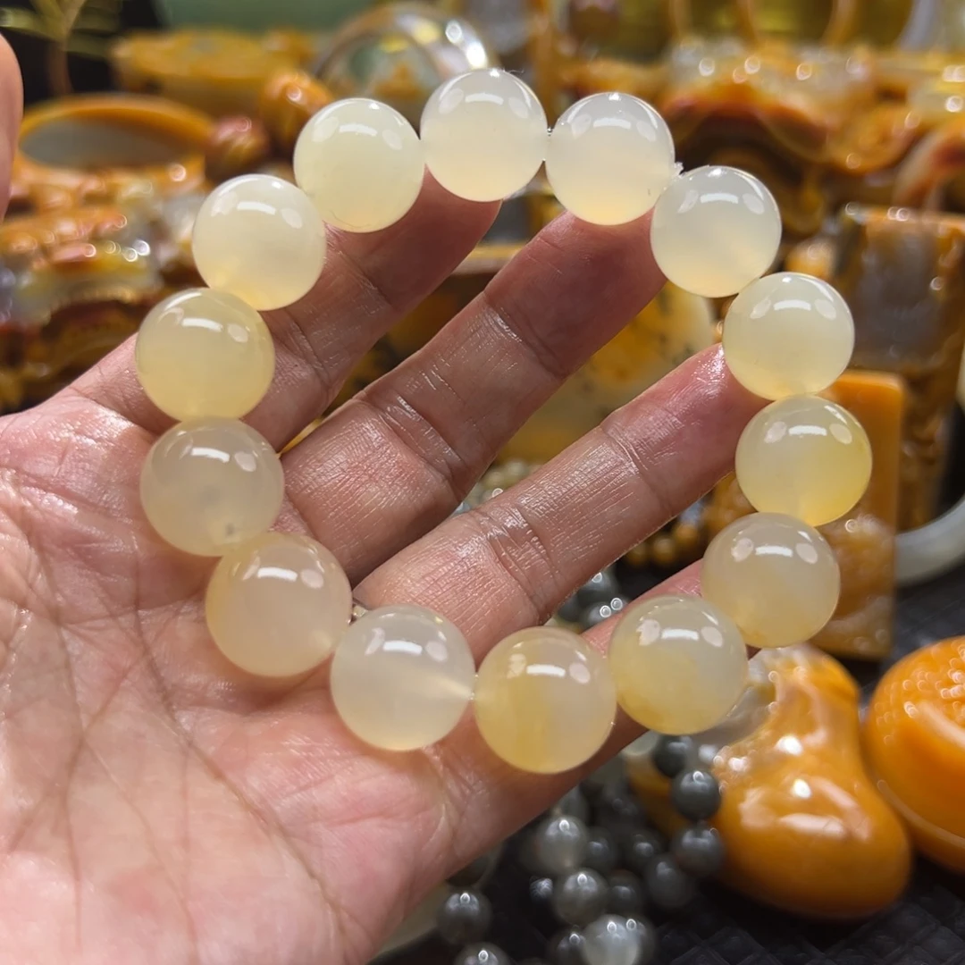 颈饰未镶嵌石英质玉