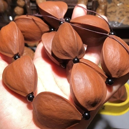 橄榄核把件异型三角手持