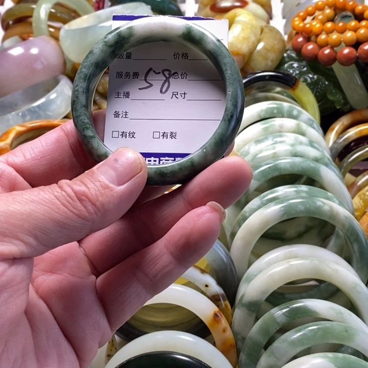 未镶嵌透闪石-蛇纹石玉手镯