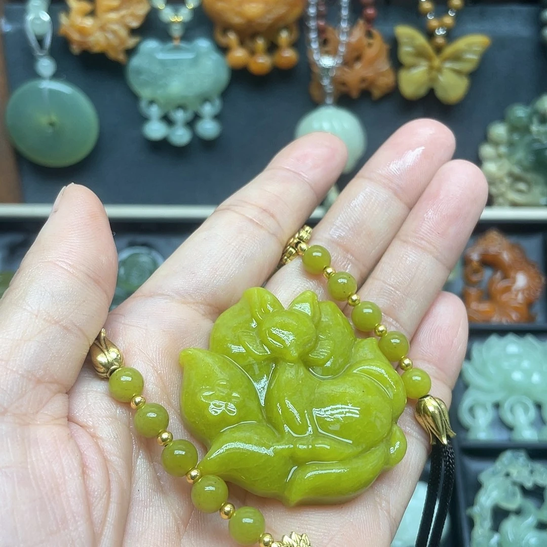 蛇纹石玉未镶嵌颈饰