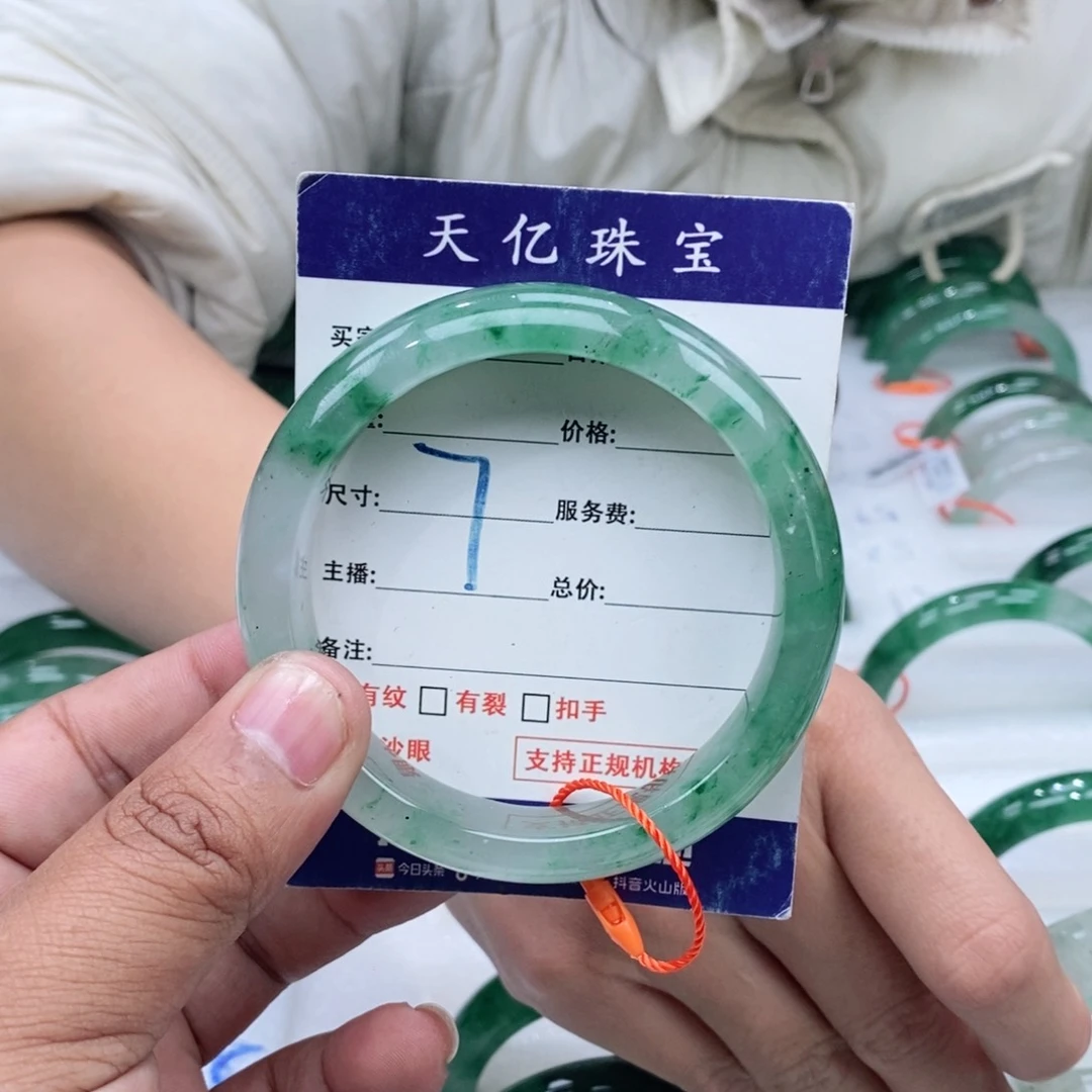 未镶嵌手镯石英质玉60+