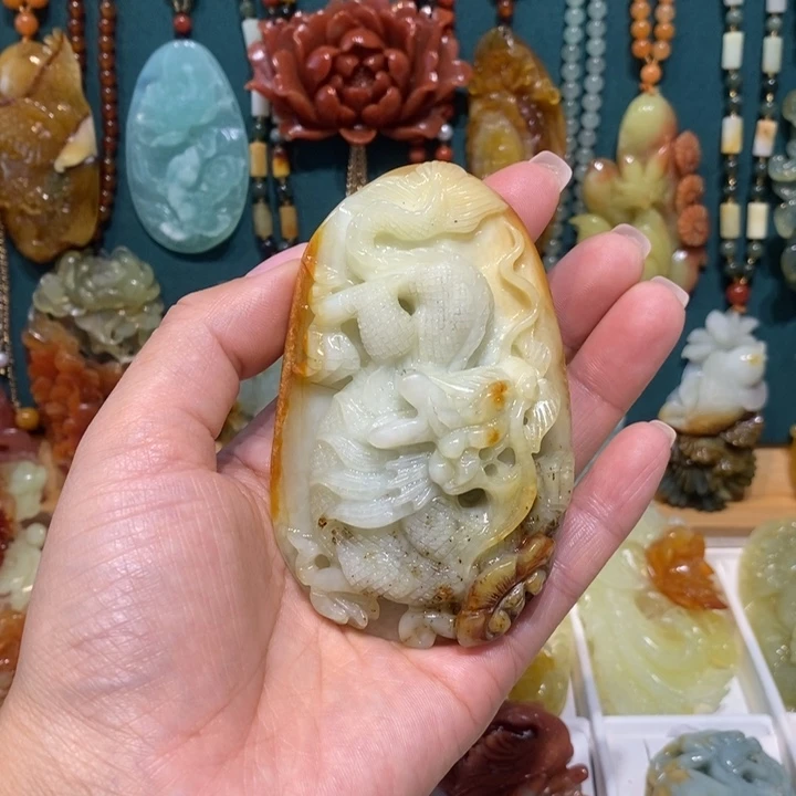 蛇纹石玉未镶嵌颈饰