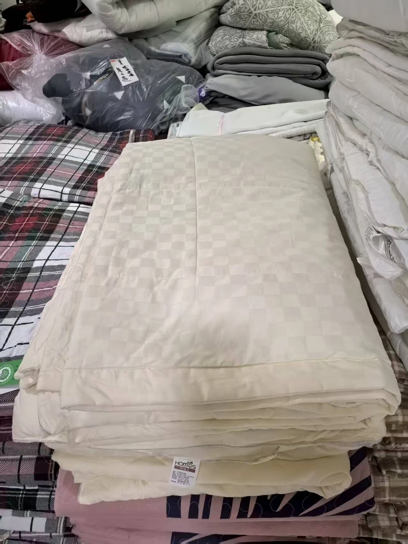 《厚广家》3楼160×210黄色表面全棉至臻蚕丝被20%丝 发1张