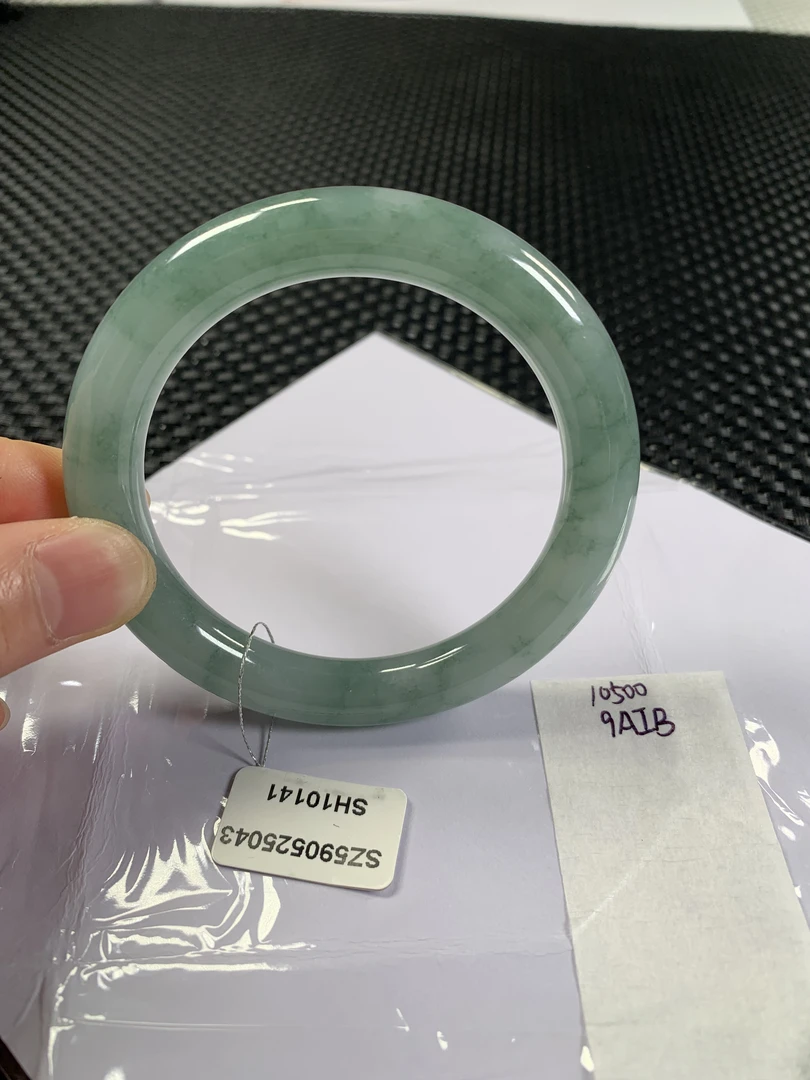 天然缅甸翡翠A货手镯 9AIB