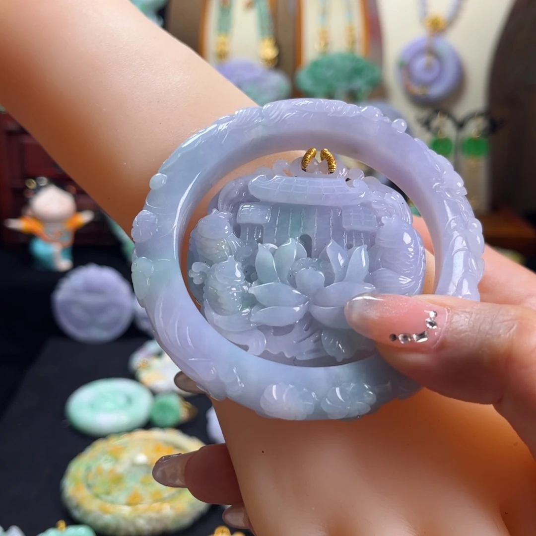 悠***悠颈饰未镶嵌翡翠冰