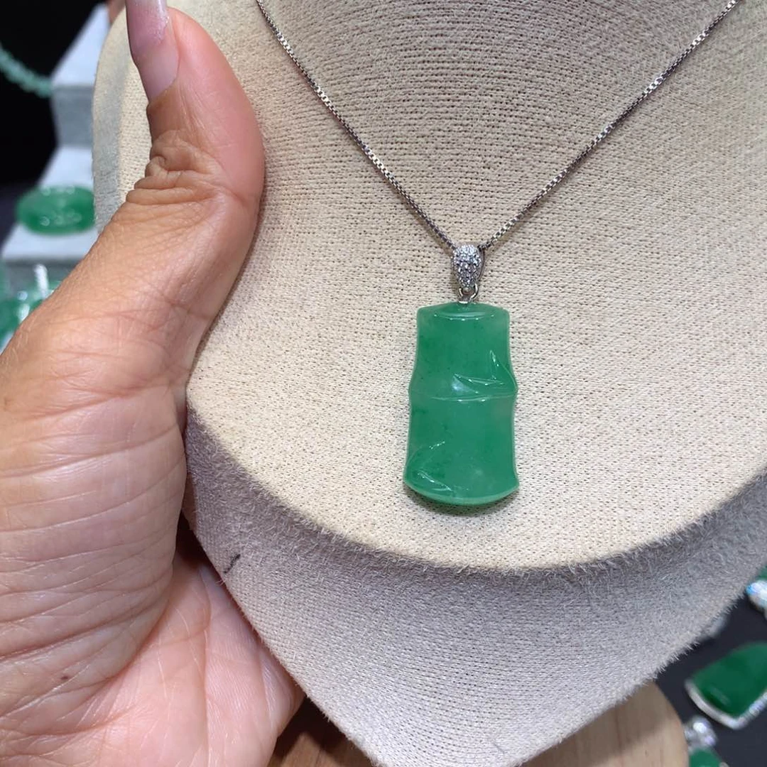 颈饰银S925镶嵌石英质玉（非洲翠）