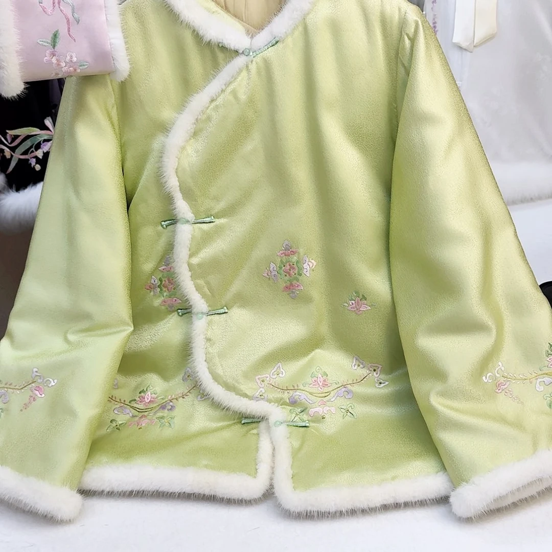 织绣真丝绿色花瓣襟棉服