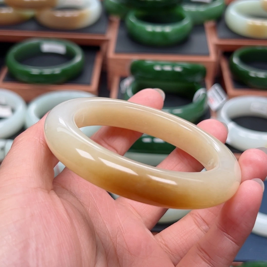 未镶嵌手镯和田玉（糖玉）