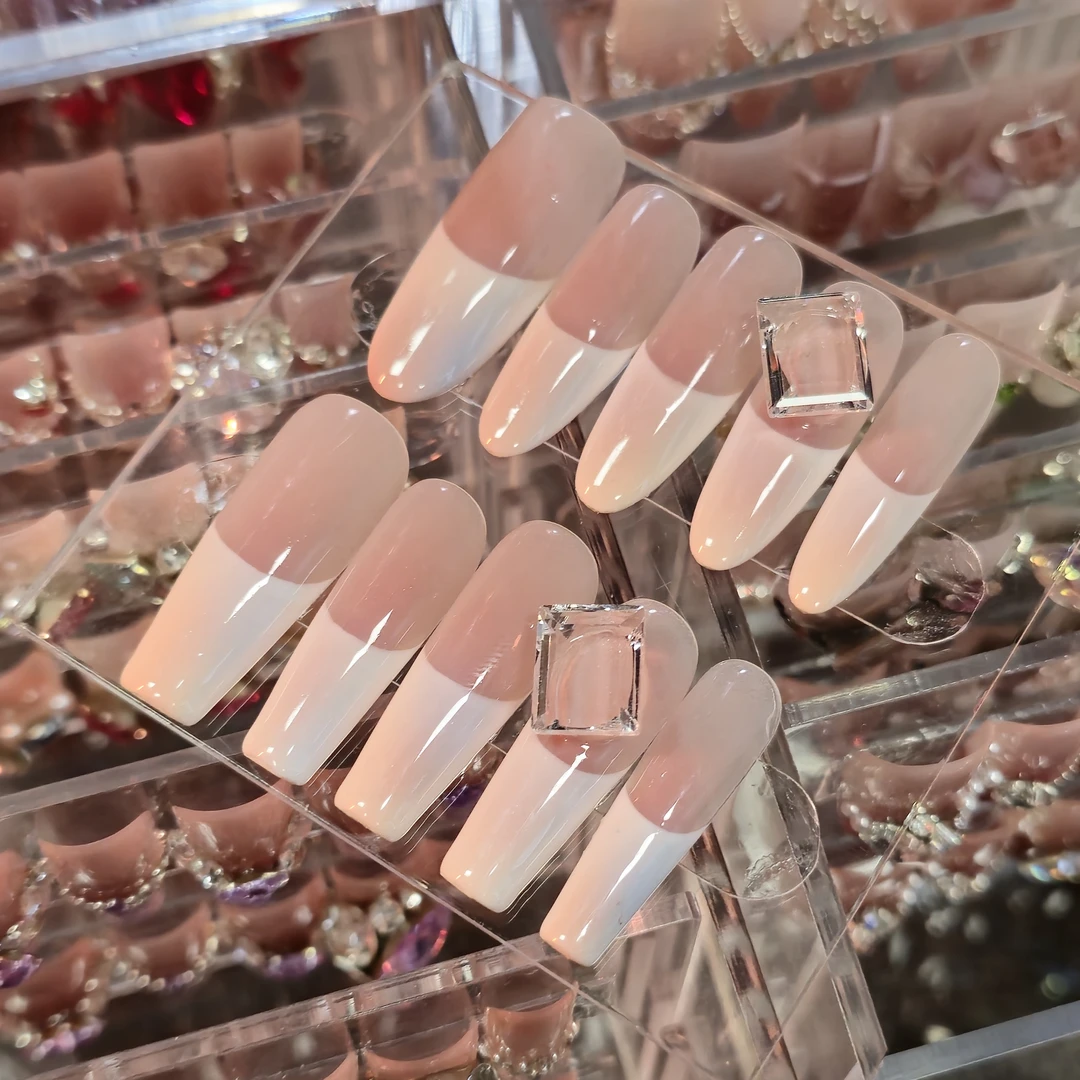 国华 彩色法式 手工穿戴甲