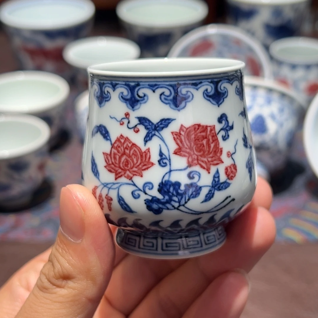 精品青花三面花卉品茗杯口径约4.6厘米