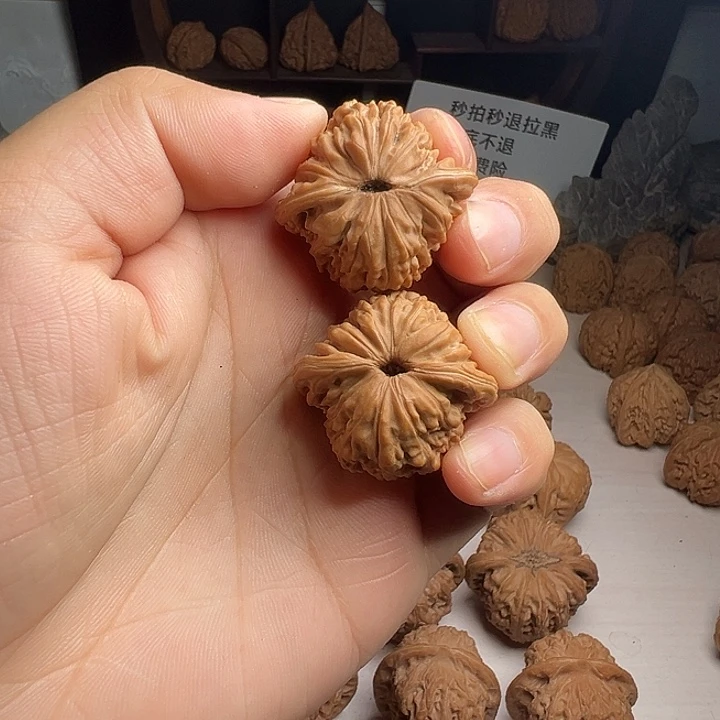 四座楼小手捻狮子头