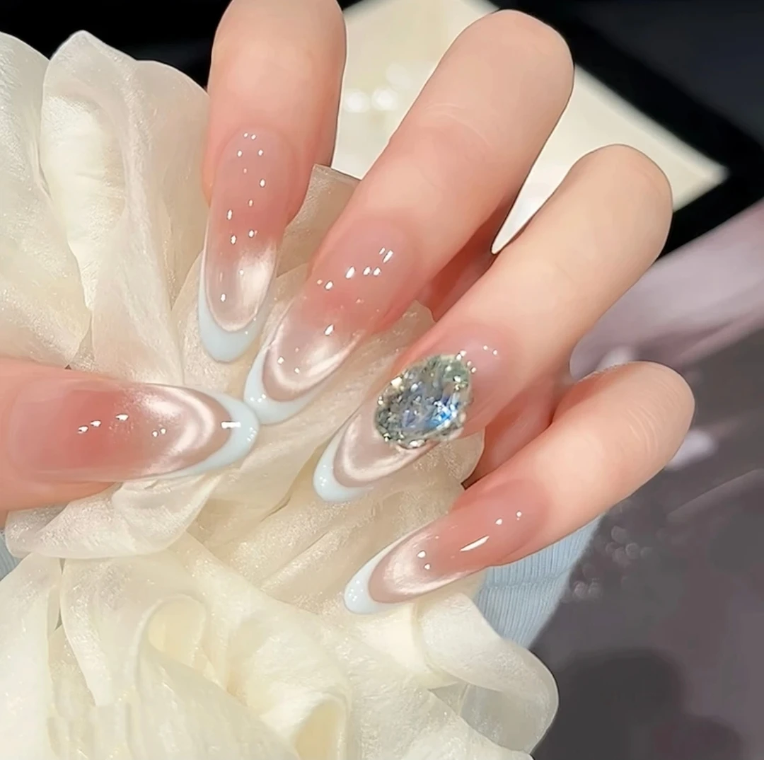 【月牙湾】纯手工穿戴甲奶蓝猫眼腮红猫纯欲高级感显白美甲贴10片装