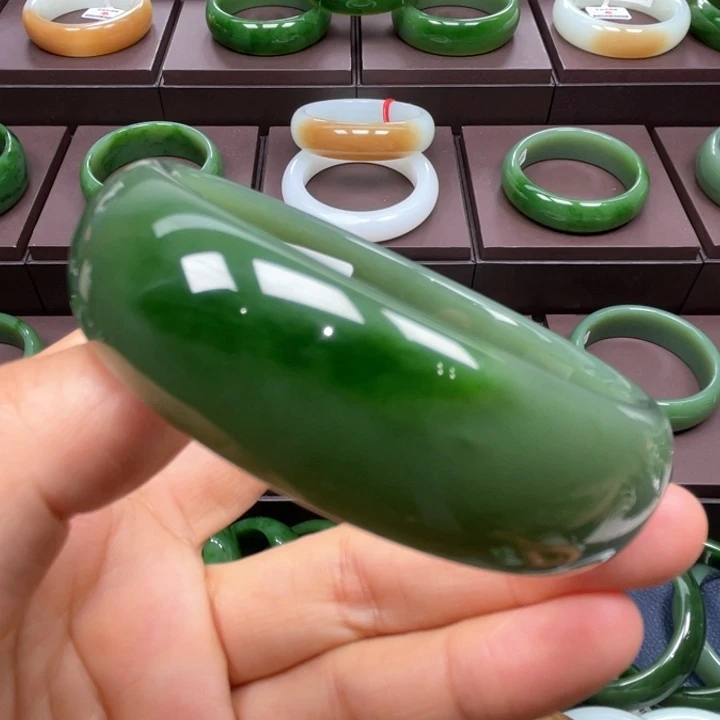 和田玉未镶嵌手镯