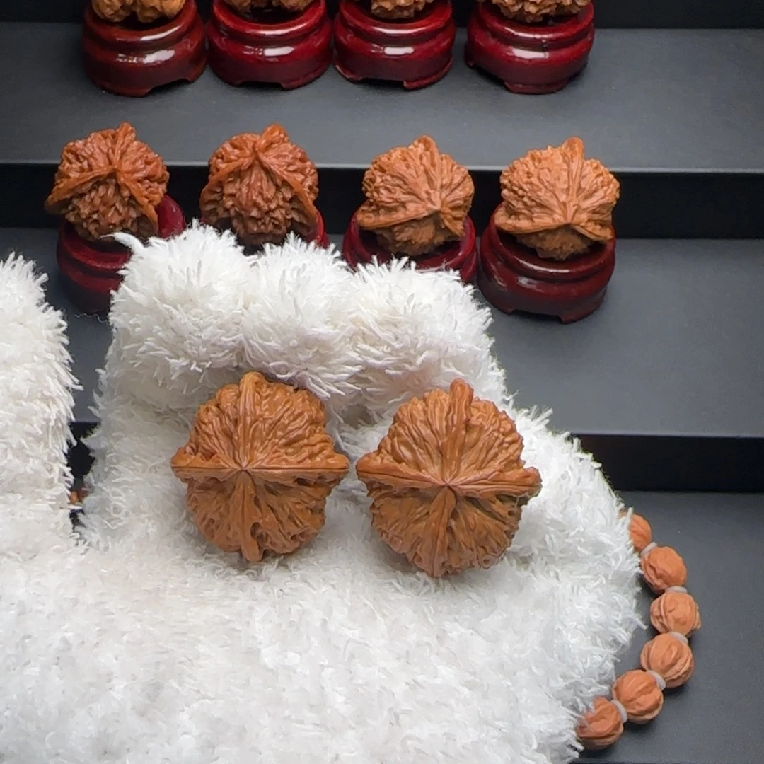 文玩核桃把件白狮子四棱全品34