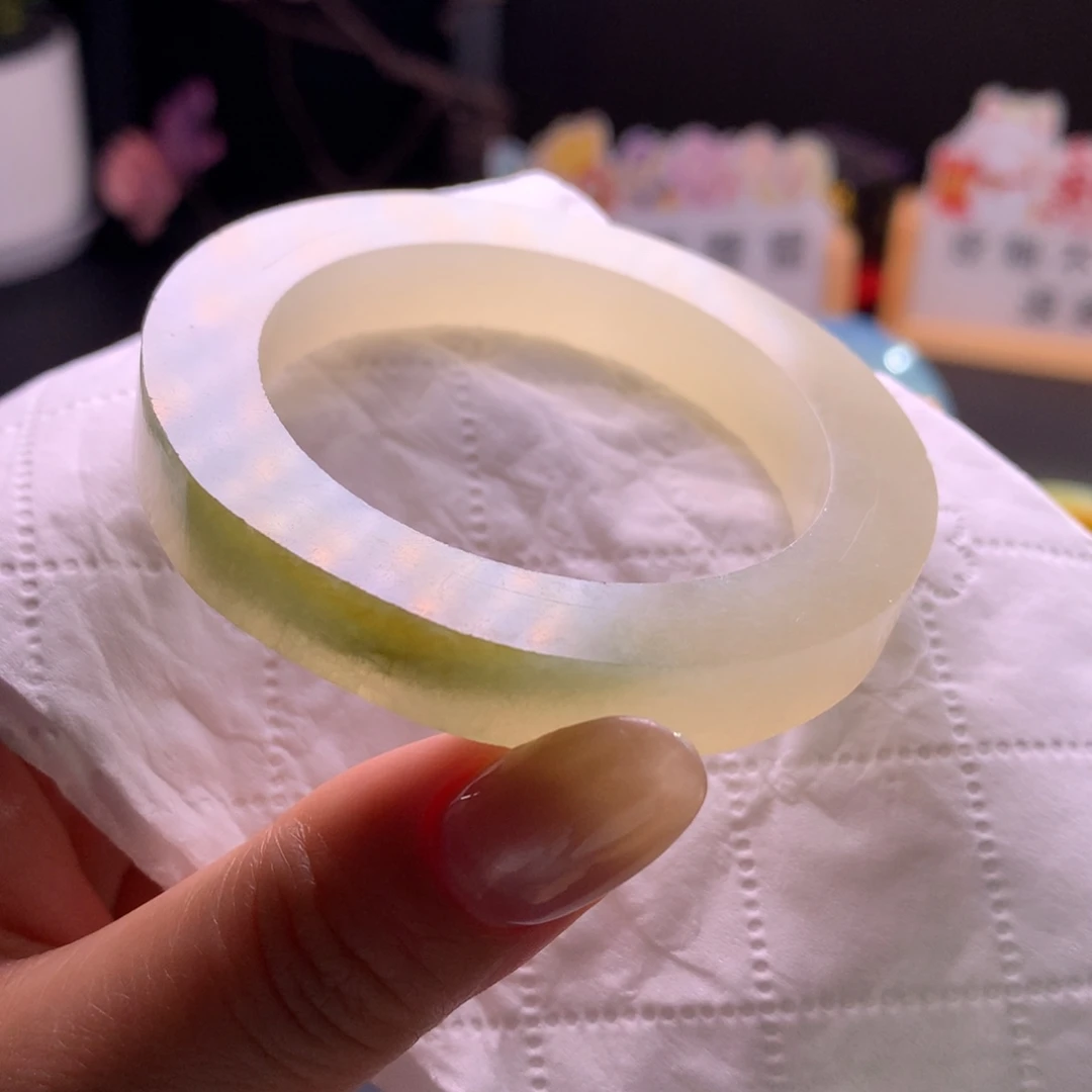 定制翡翠未镶嵌手镯