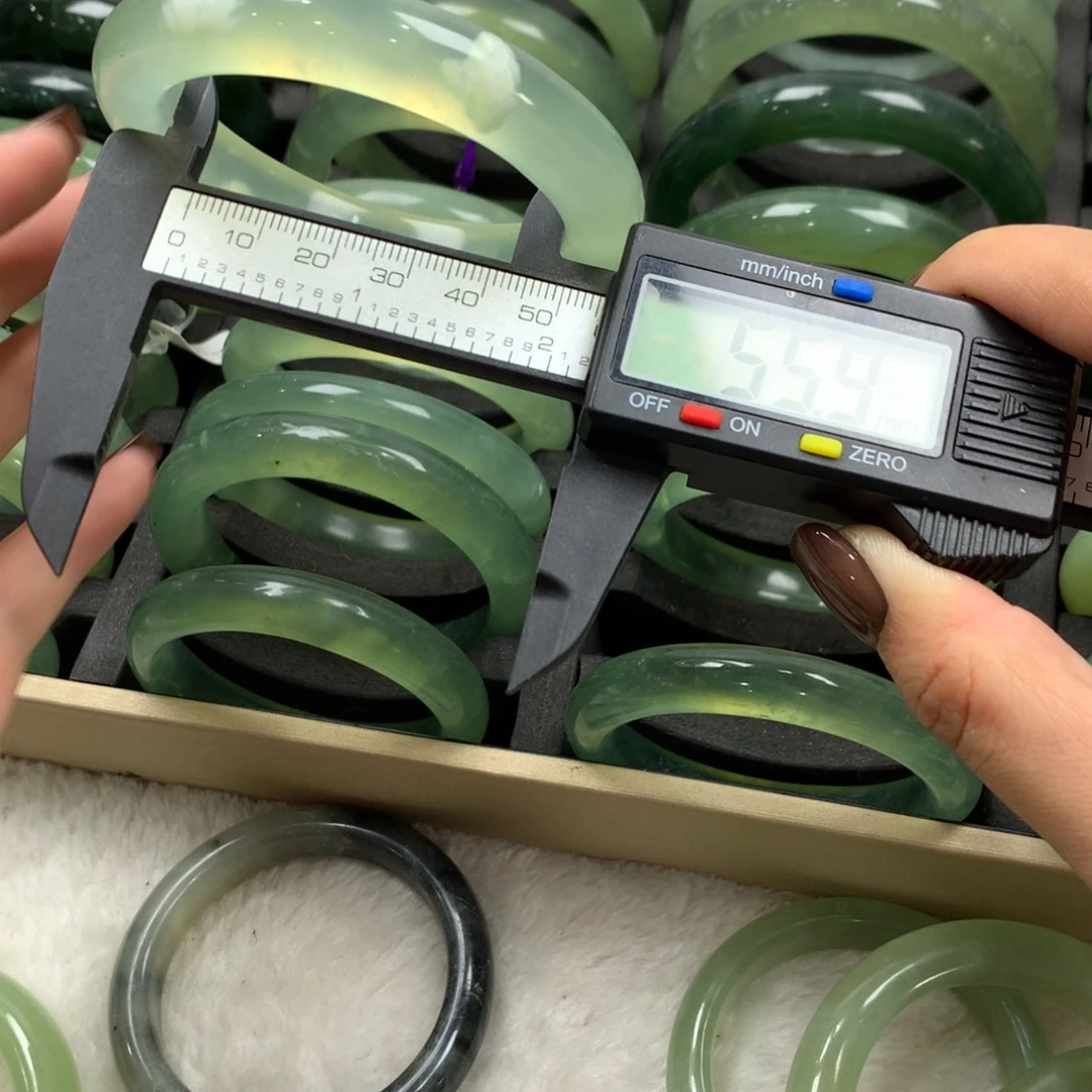 蛇纹石玉未镶嵌手镯143