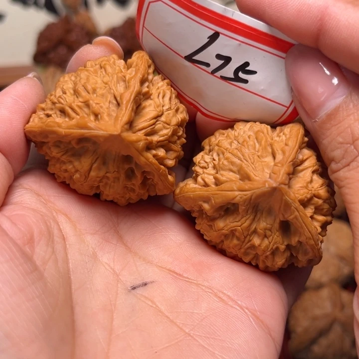 吊坠文玩核桃43麒麟纹官帽三棱75