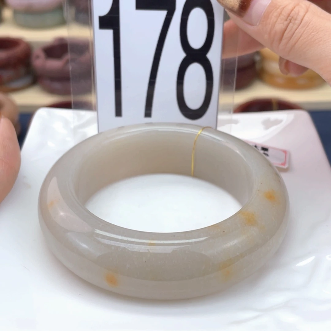 【闪购商品】石英质玉手镯未镶嵌