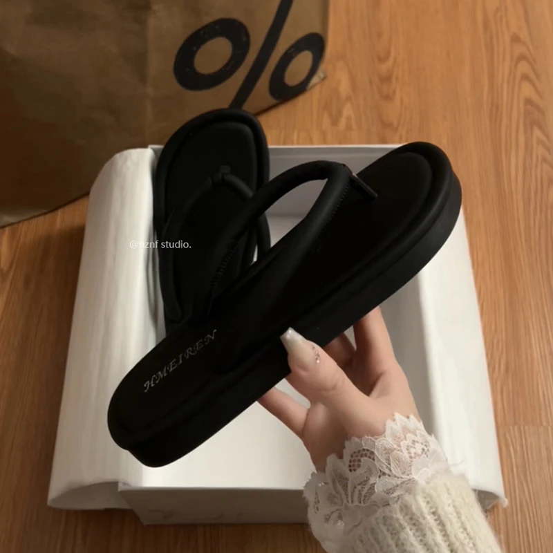 南在南方网红黑色平底人字拖鞋女夏外穿2025新款配裙子软底凉拖鞋