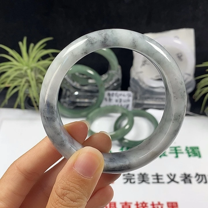 未镶嵌手镯翡翠37号。57.4圈
