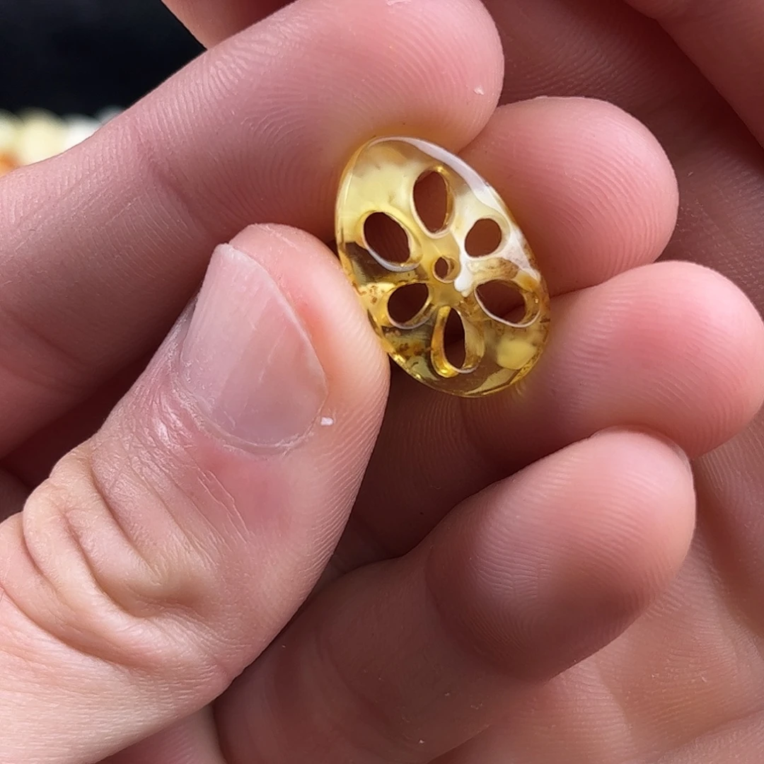 蜜蜡未镶嵌珠宝奇石