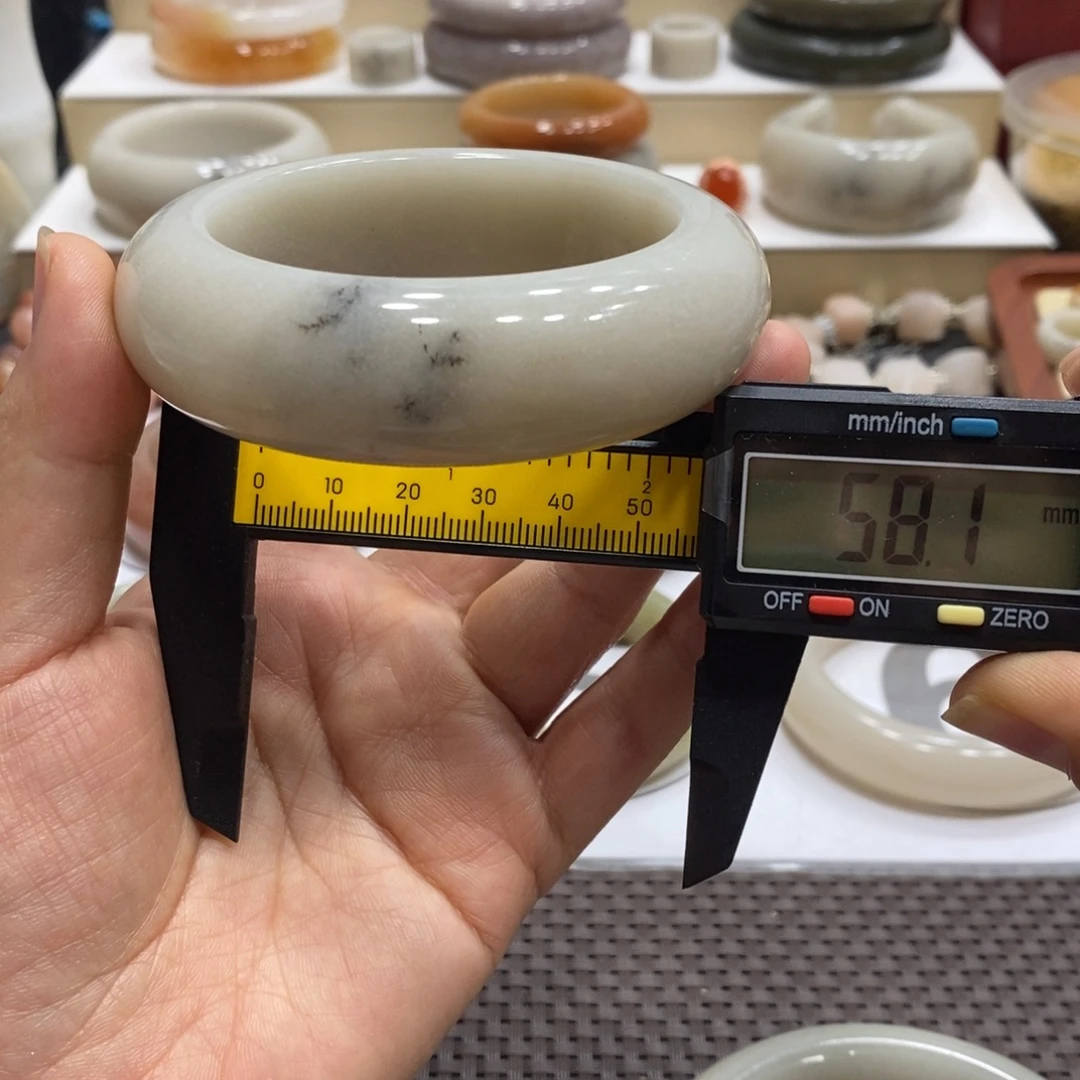 石英质玉未镶嵌手镯