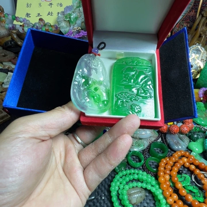 金***蕾吊坠滴血莲花菩提