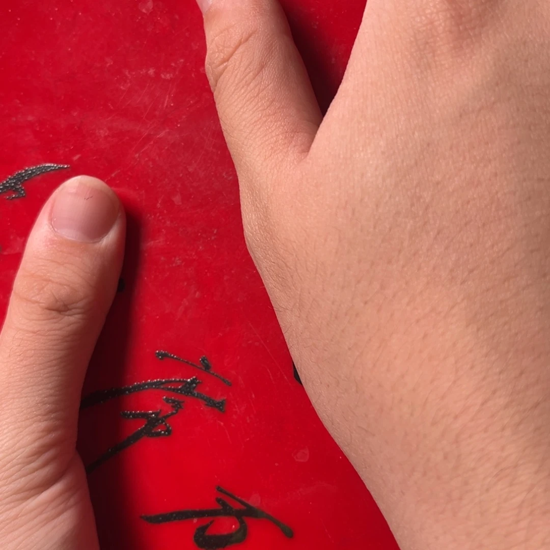 一个硬壳 拍给一笑而过