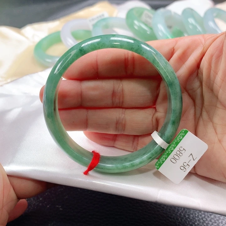 翡翠手镯未镶嵌56565656