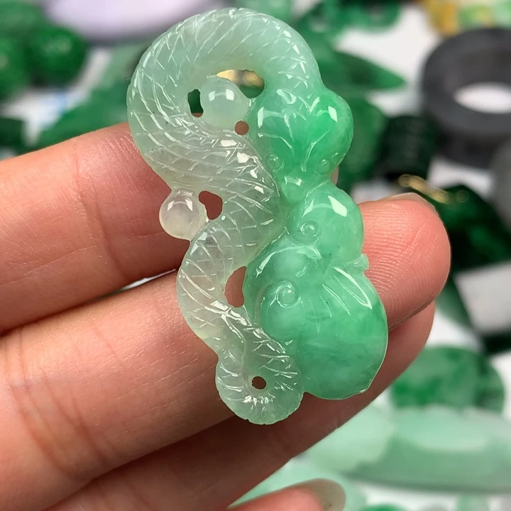 翡翠未镶嵌颈饰翡翠