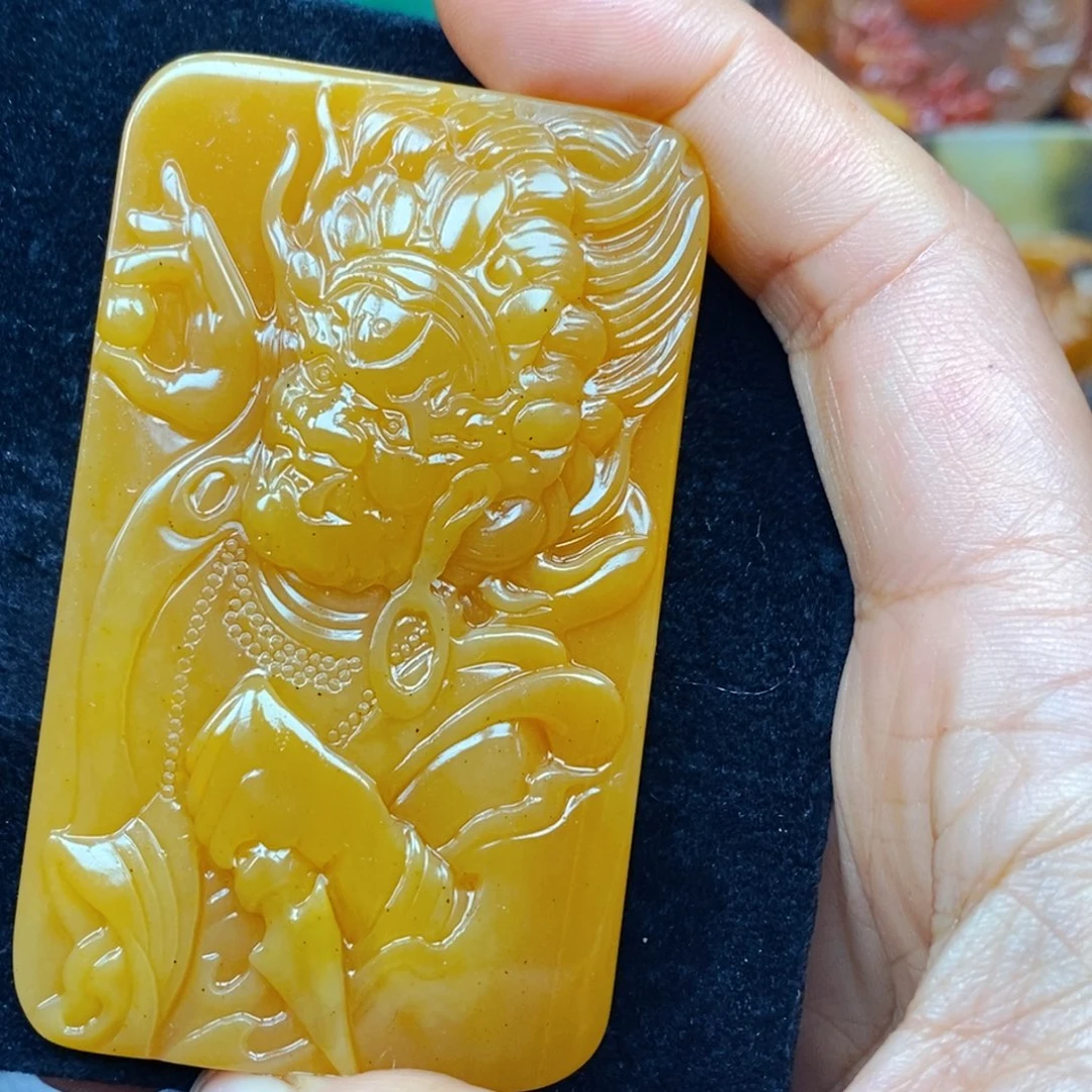 未镶嵌石英质玉（黄龙玉）颈饰