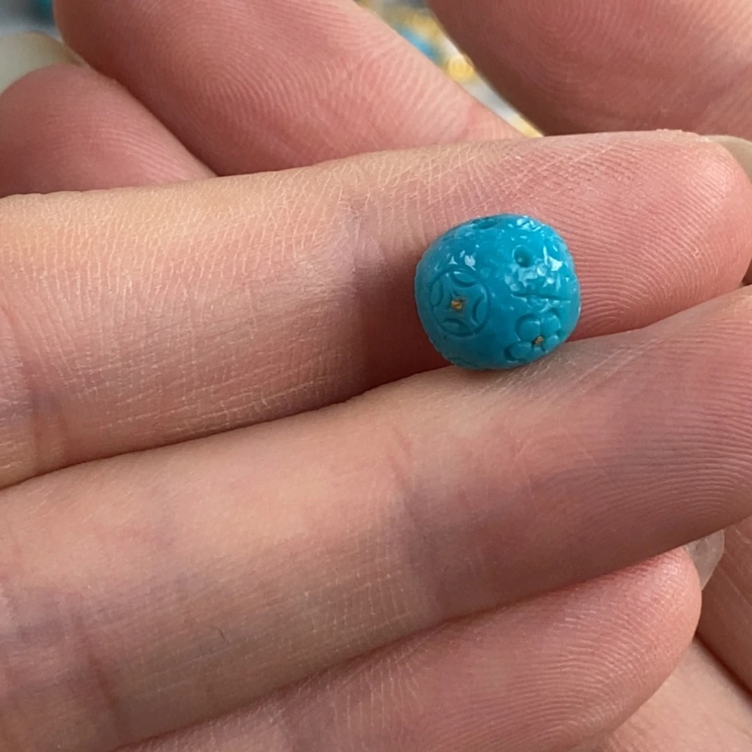 未镶嵌绿松石。扎基篆刻