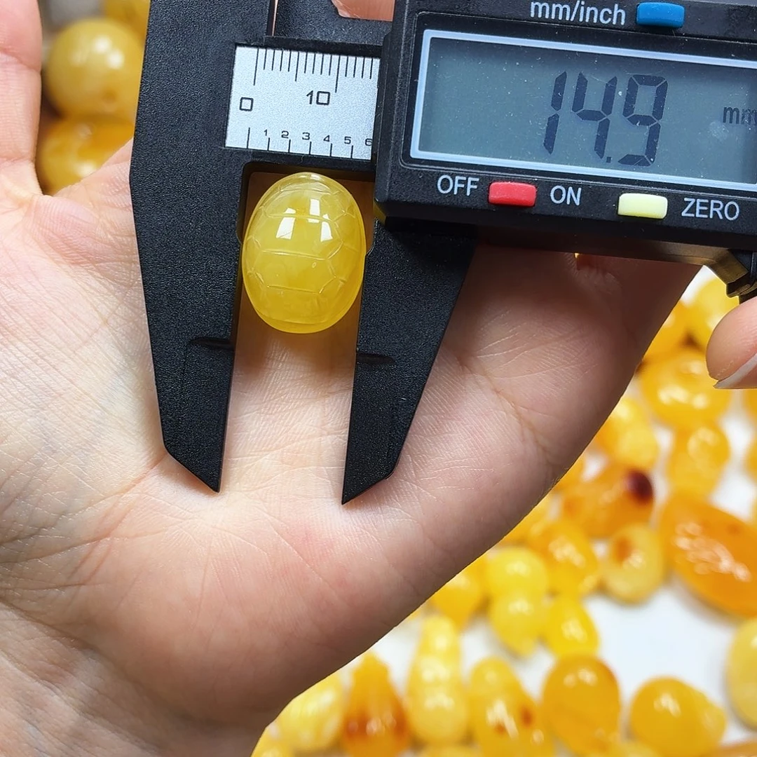 蜜蜡未镶嵌颈饰焦皮妖花富甲