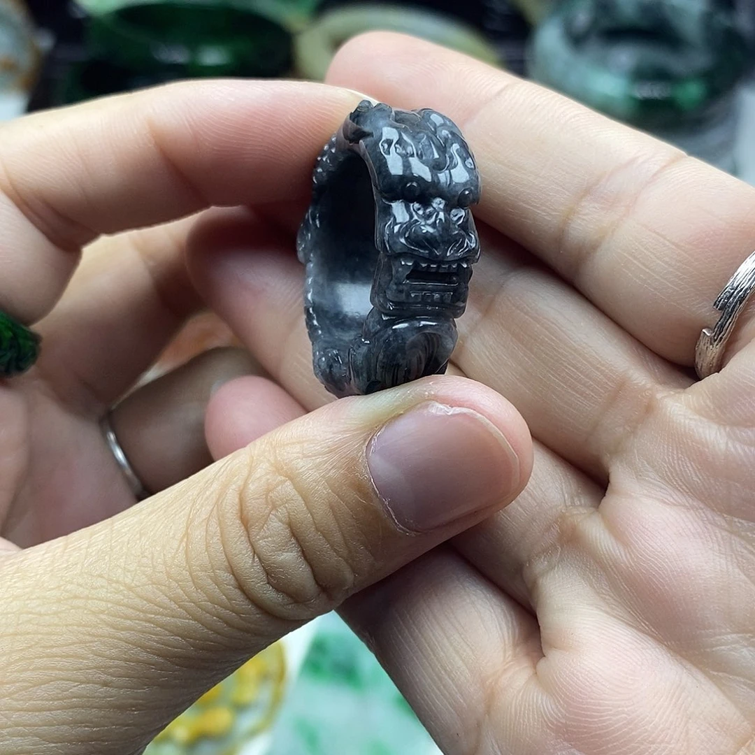 颈饰未镶嵌翡翠荣*龙戒