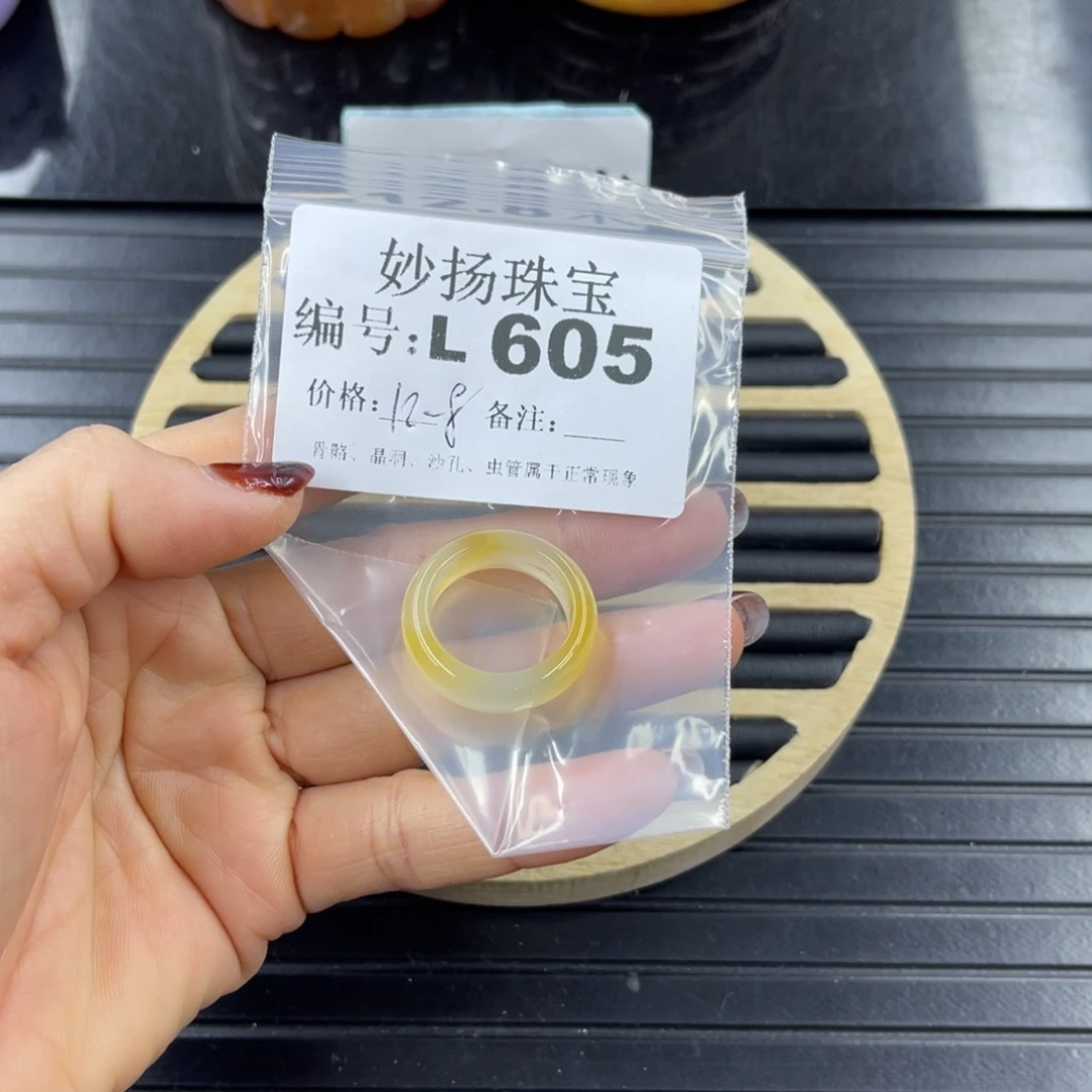 硅化珊瑚（珊瑚玉）1未镶嵌?**哟