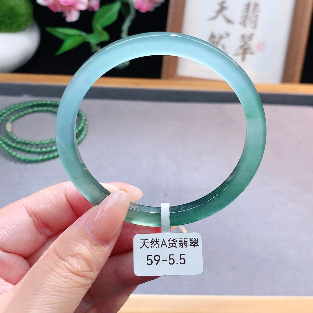 未镶嵌手镯（圆镯）翡翠