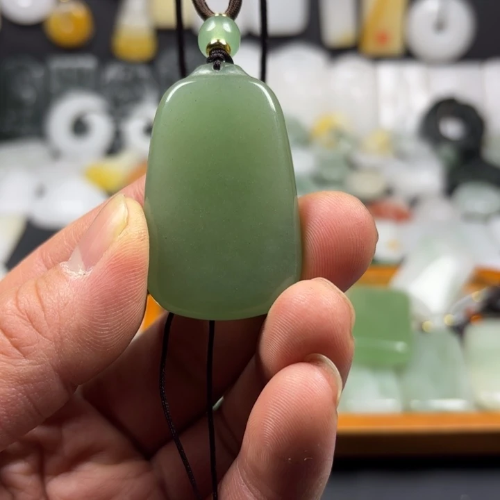 龙***神石英质玉（金丝玉）未镶嵌颈饰