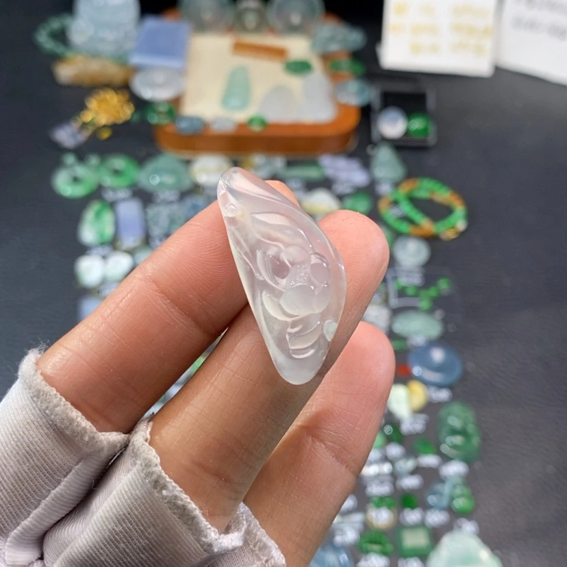 【闪购商品】翡翠挂件未镶嵌花