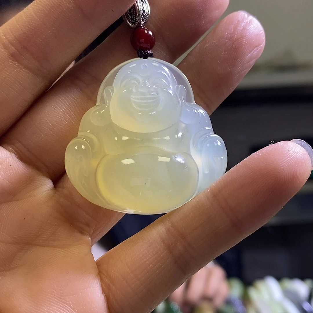 岫玉未镶嵌颈饰一个