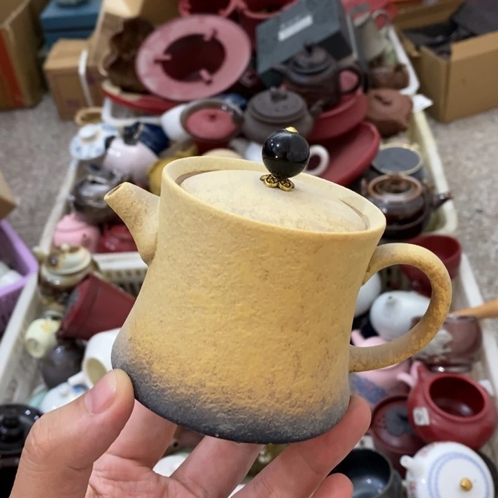 陶瓷艺术品及陶瓷壶
