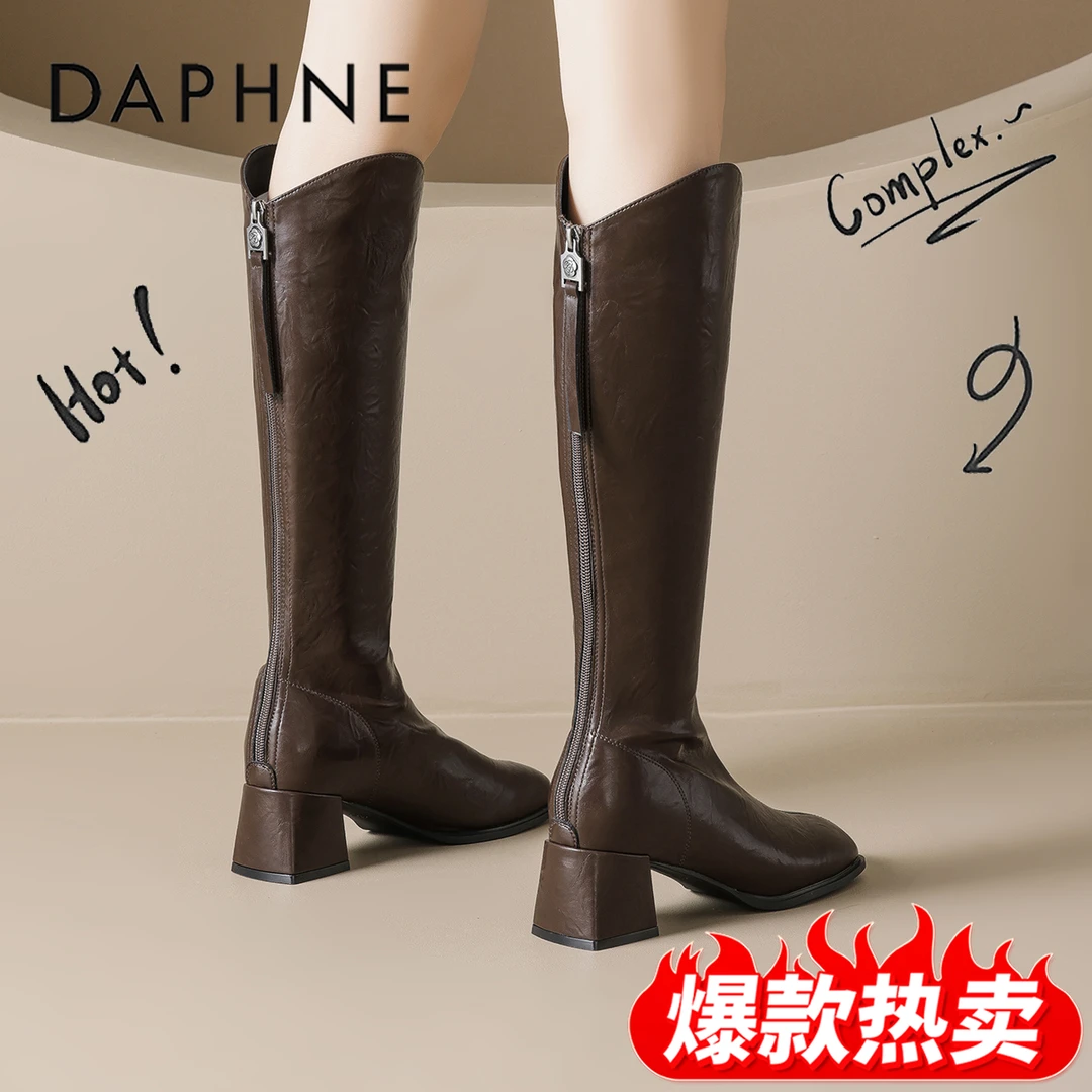 达芙妮棕色靴子长筒靴女款不过膝2025新款冬季复古方头粗跟骑士靴