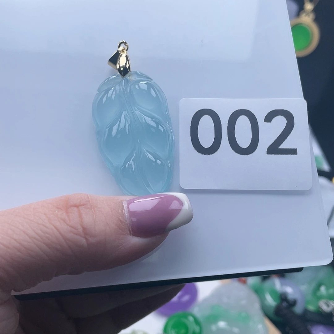 翡翠吊坠(赠链)未镶嵌