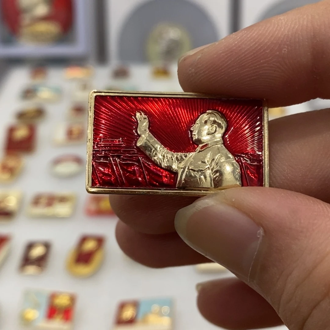 其他普通金属红色纪念章广东半身招手