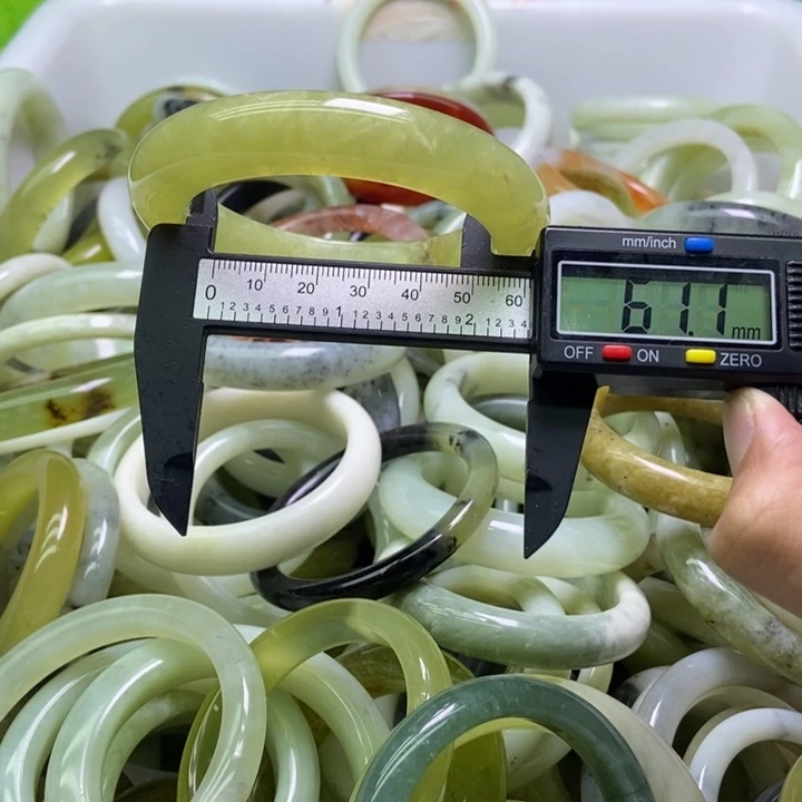 蛇纹石玉未镶嵌手镯351