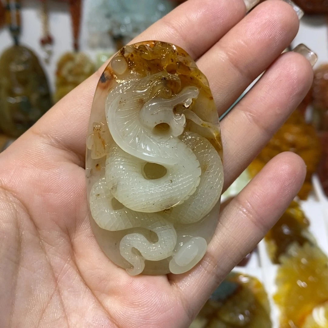 蛇纹石玉未镶嵌颈饰