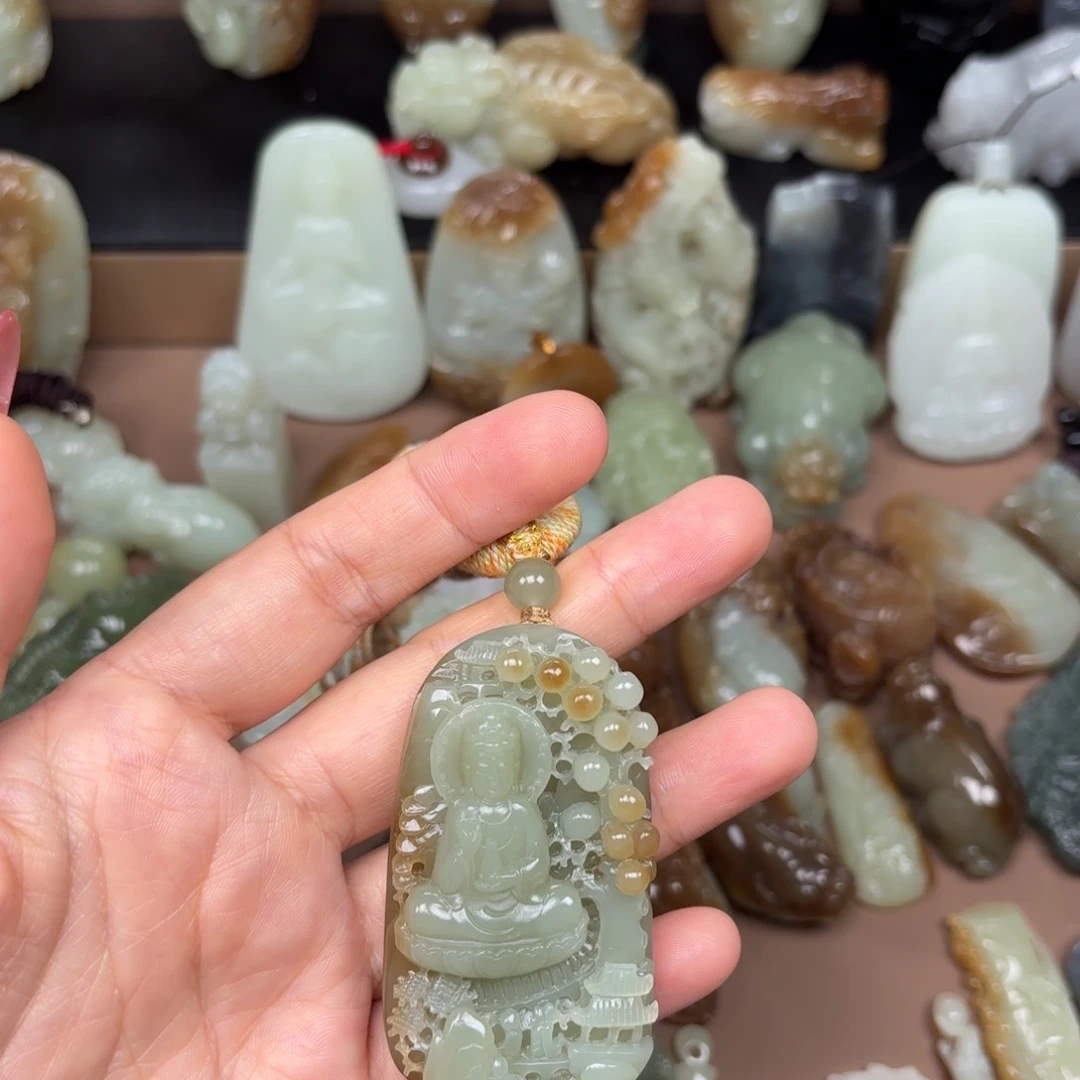 颈饰未镶嵌和田玉（糖玉）