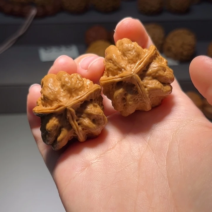 把件文玩核桃铁蟾三棱666