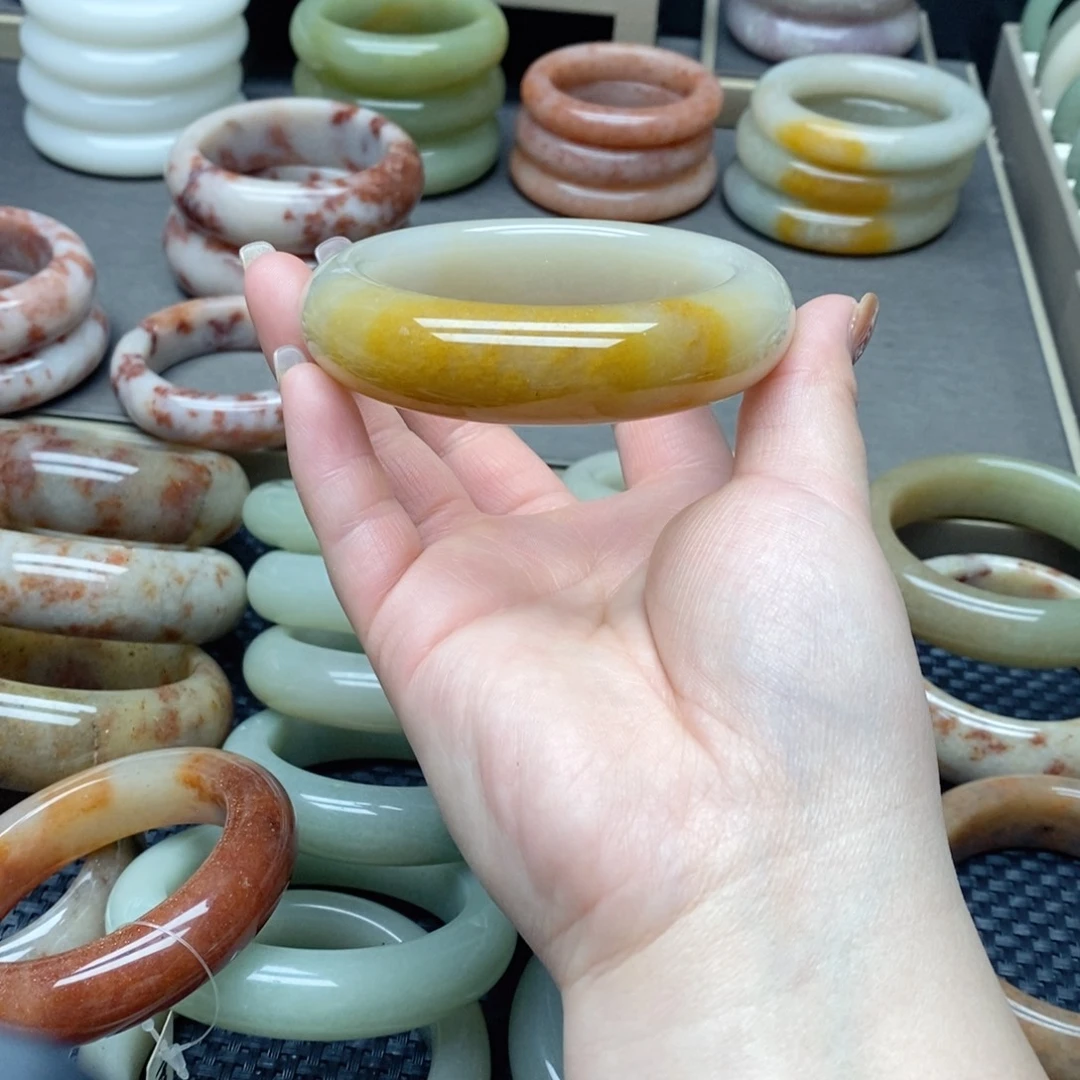 石英质玉（佘太翠）未镶嵌手镯